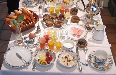 世界一の朝食と言われる色とりどりの朝食です