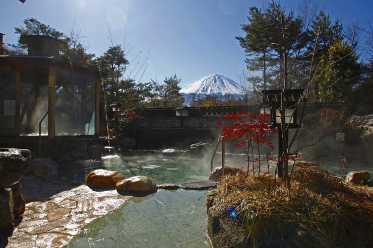 山梨　富士眺望の湯 ゆらり　露天風呂の写真