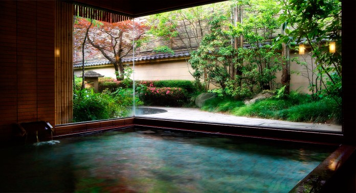 兵庫　城崎温泉　西村屋本館　平田館の大浴場の写真