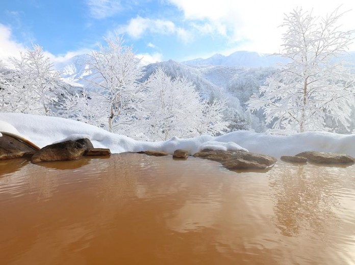 凌雲閣　雪の中の露天風呂
