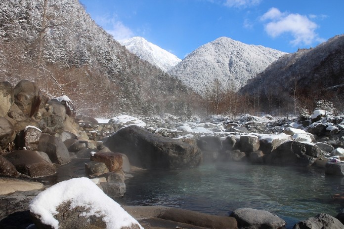 深山荘　雪見混浴露天風呂
