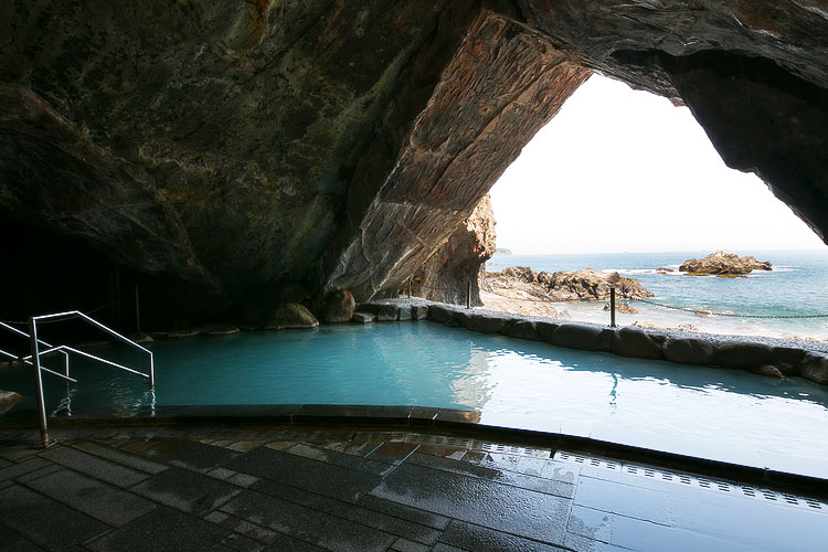 和歌山　ホテル浦島　洞窟からの眺めの写真