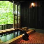 和モダンを感じさせる客室露天風呂