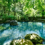 客室露天風呂とはまた違った開放感を味わえる大露天風呂