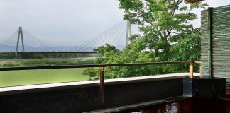 十勝川第一ホテルの展望露天と日高山脈