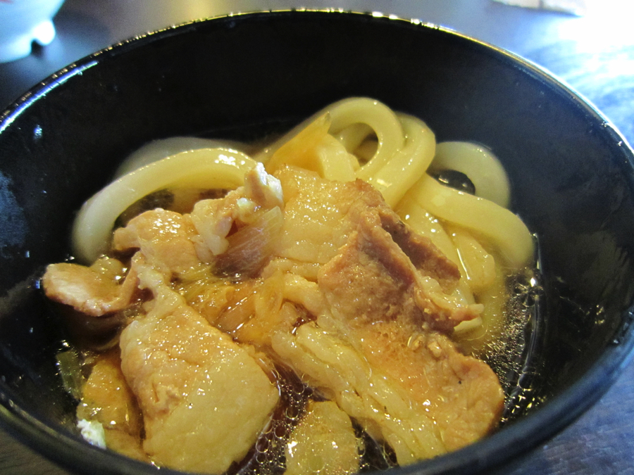 杉戸温泉「雅楽の湯」の肉汁うどんの写真