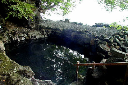 丸駒温泉旅館の天然露天風呂の写真