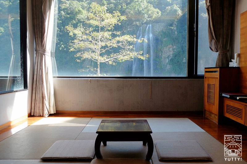 那魯灣溫泉渡假飯店の室内の写真