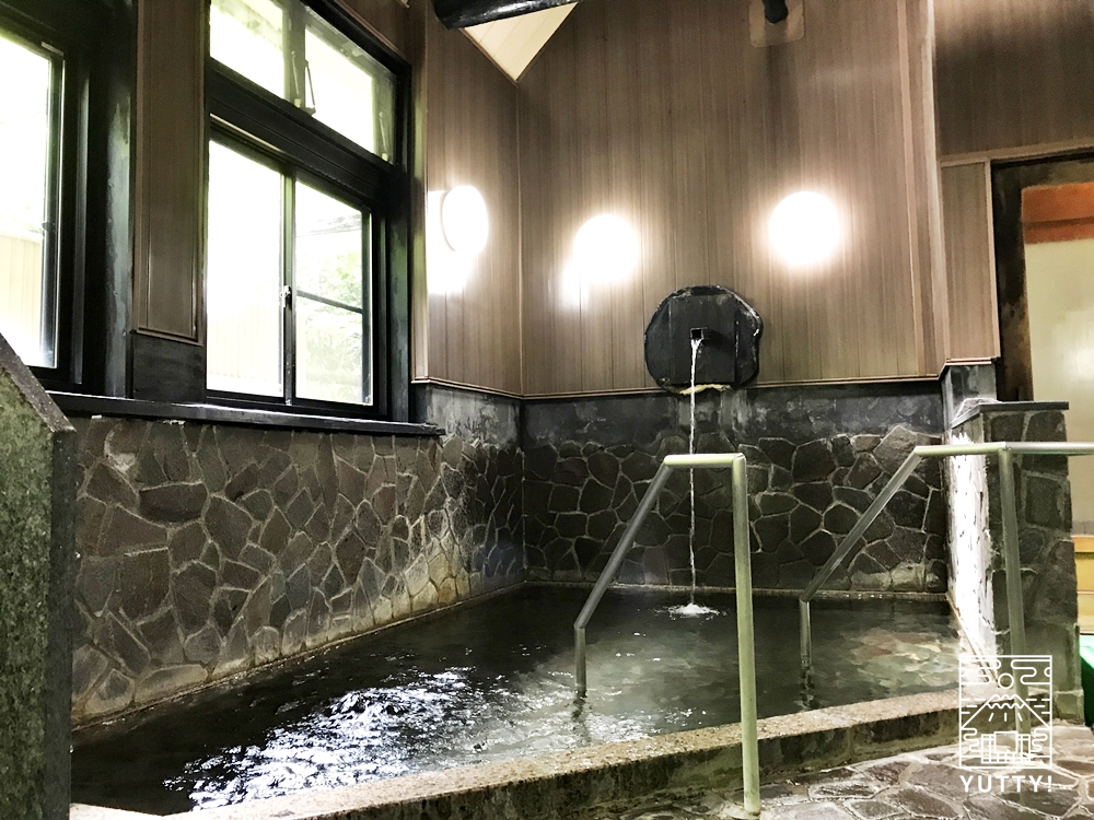 厚木 元湯旅館の渓流風呂１