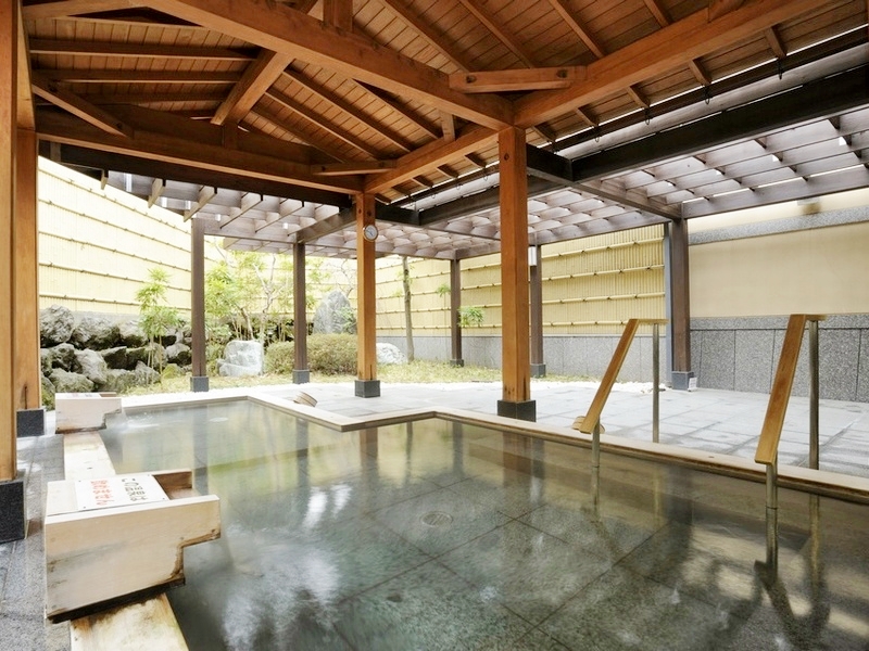 鶴巻温泉　弘法の里湯の露天風呂の写真
